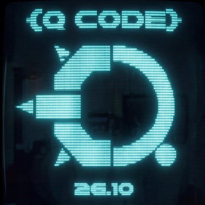‏{Q CODE}