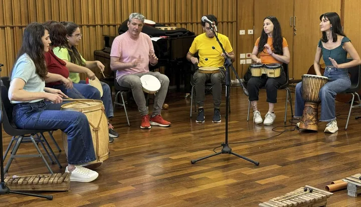 Guitarras que cuentan, pianos que cantan